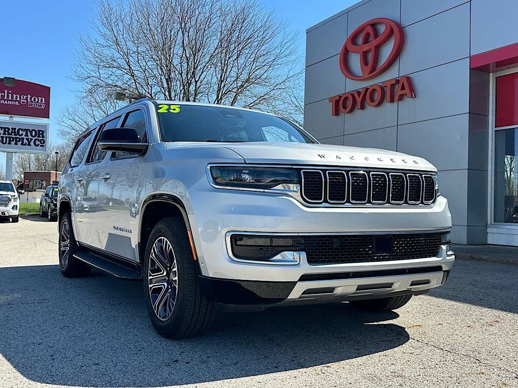 Used 2025 Jeep Wagoneer L Series II w/ 8-pass Seating Package AWD/4WD image 9