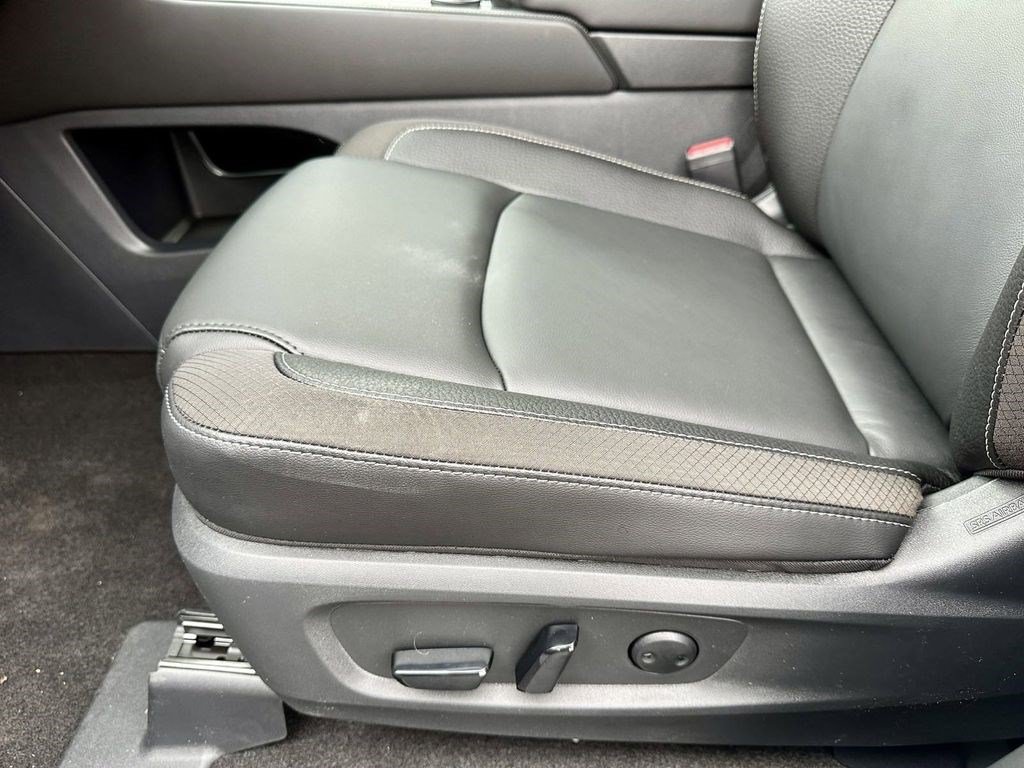 Certified 2025 Nissan Pathfinder SL AWD/4WD image 23