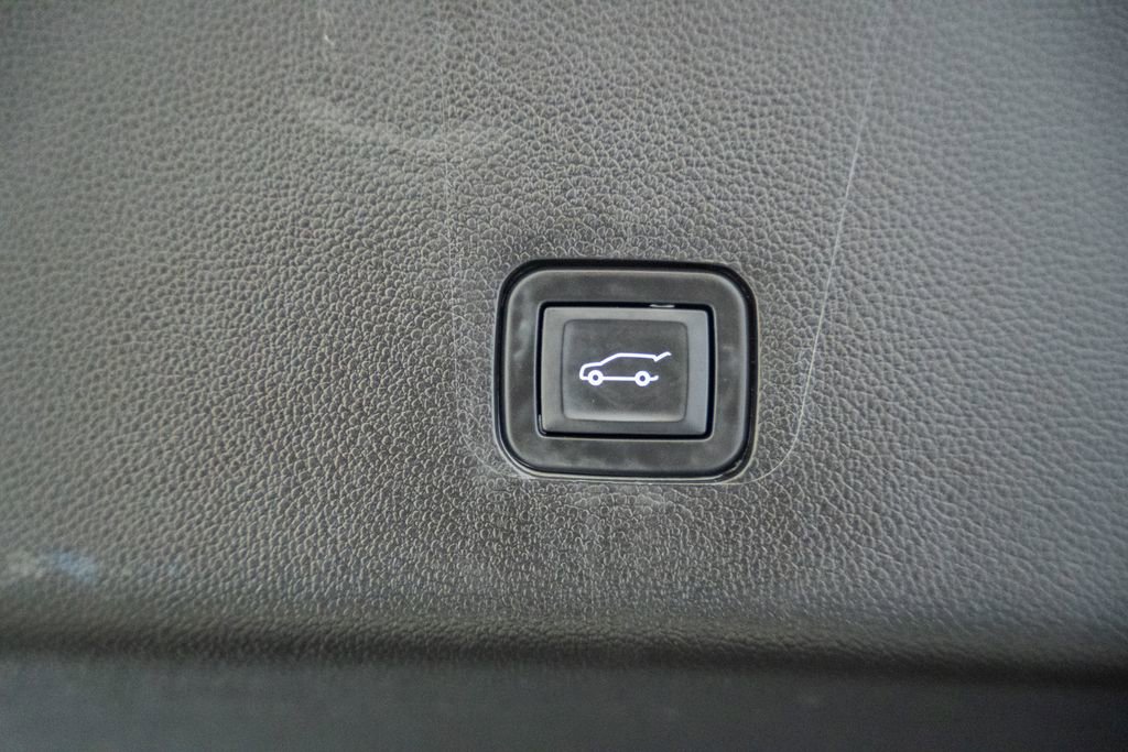 Used 2021 Chevrolet Traverse Premier w/ Redline Edition AWD/4WD image 10