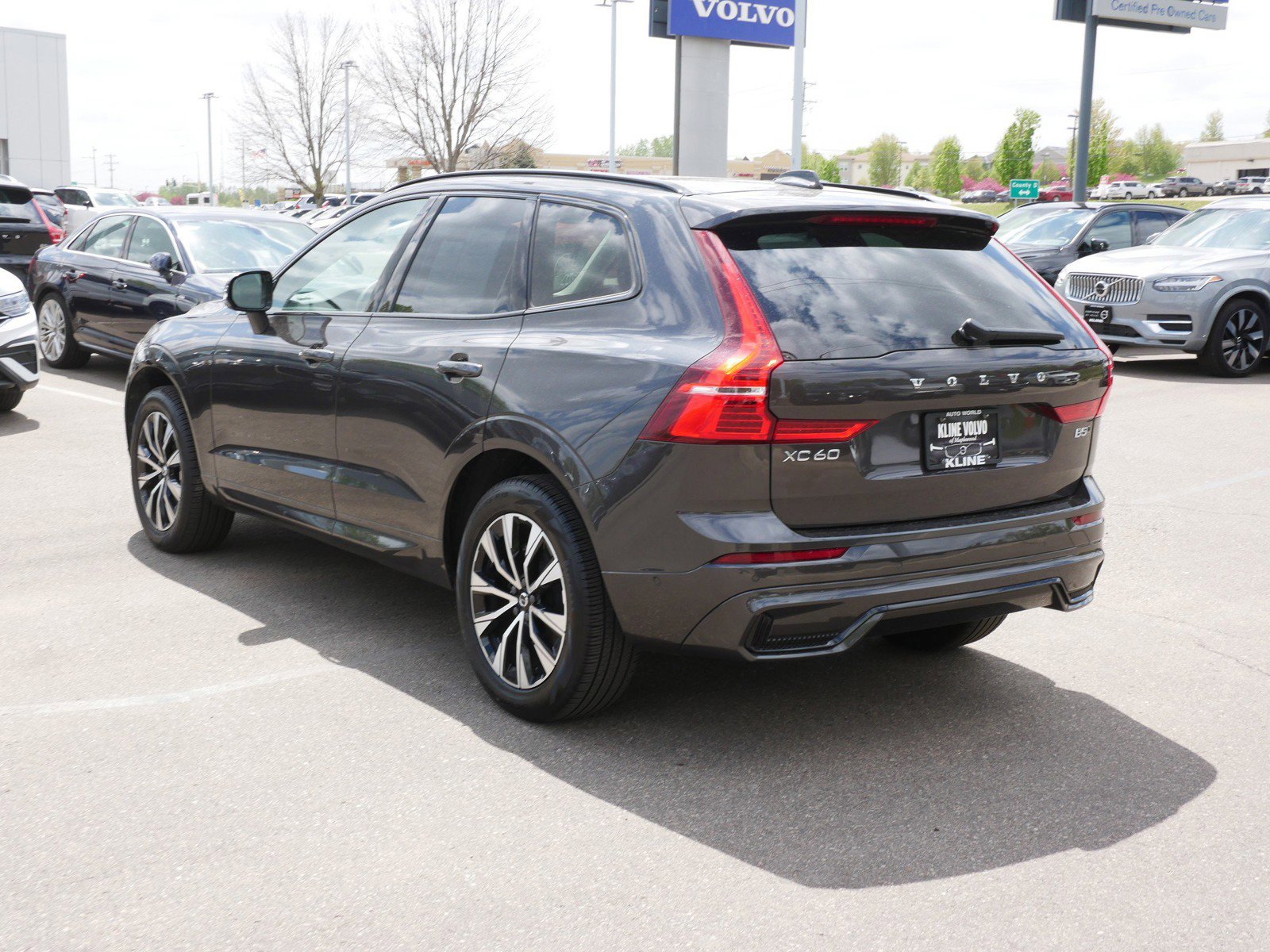 Certified 2025 Volvo XC60 B5 Plus AWD/4WD image 5
