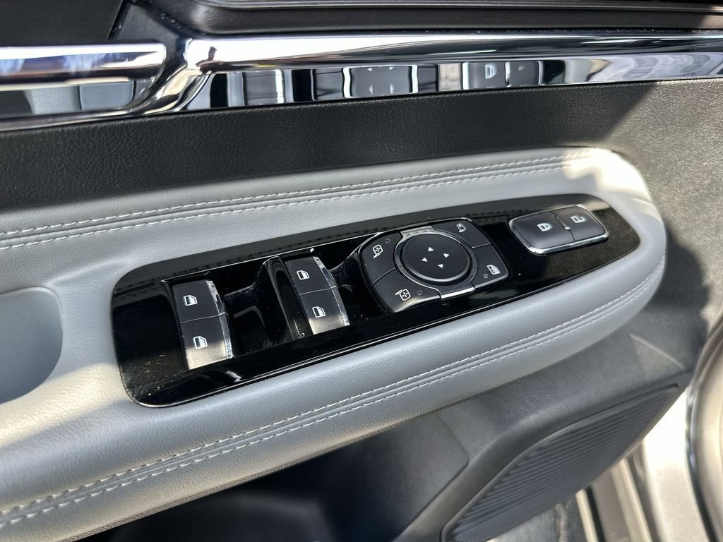 Used 2022 Lincoln Corsair Reserve w/ Equipment Group 201A image 5