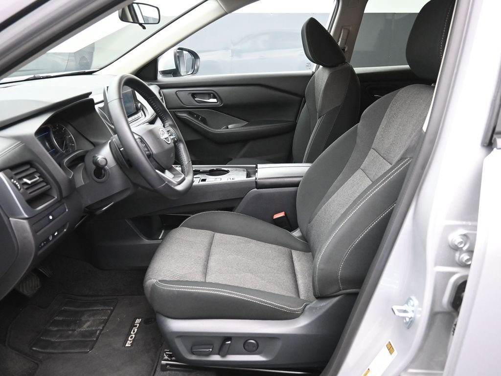 Used 2025 Nissan Rogue SV image 21