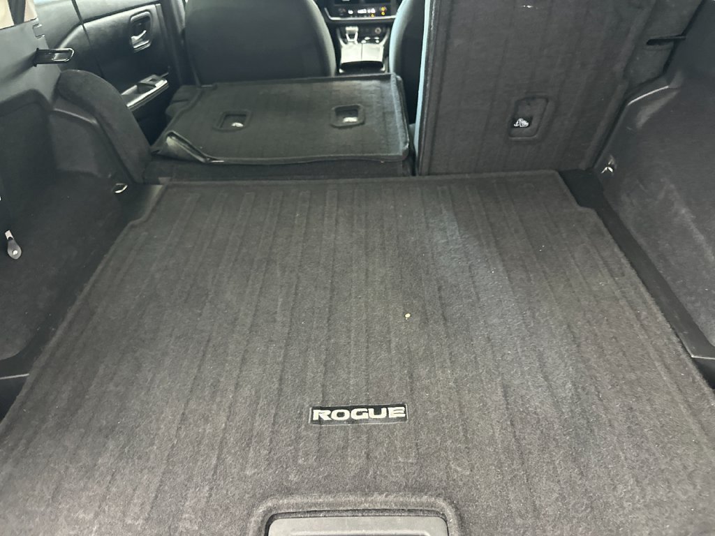 Used 2025 Nissan Rogue SV FWD image 14