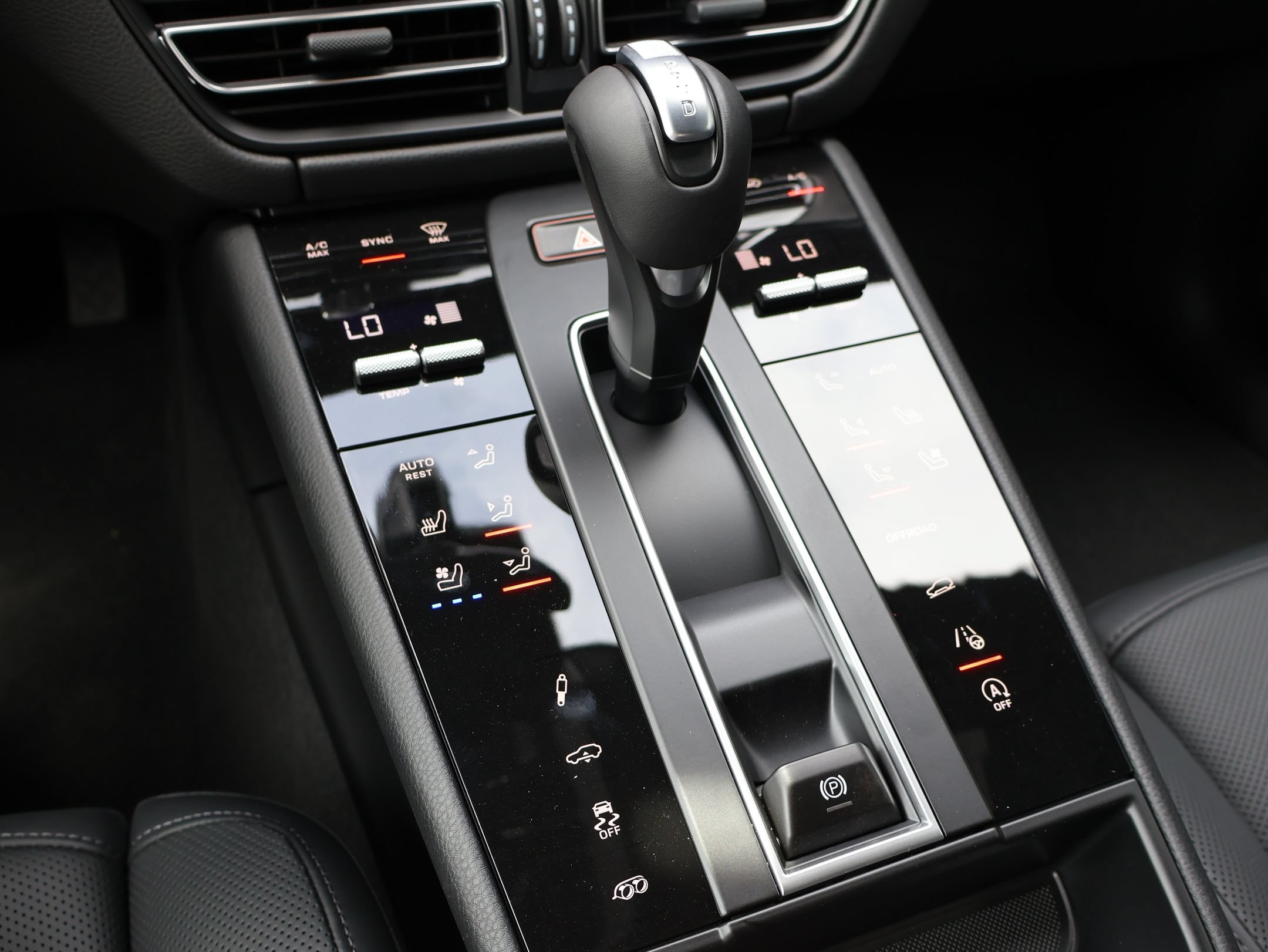 New 2026 Porsche Macan Turbo AWD/4WD image 25