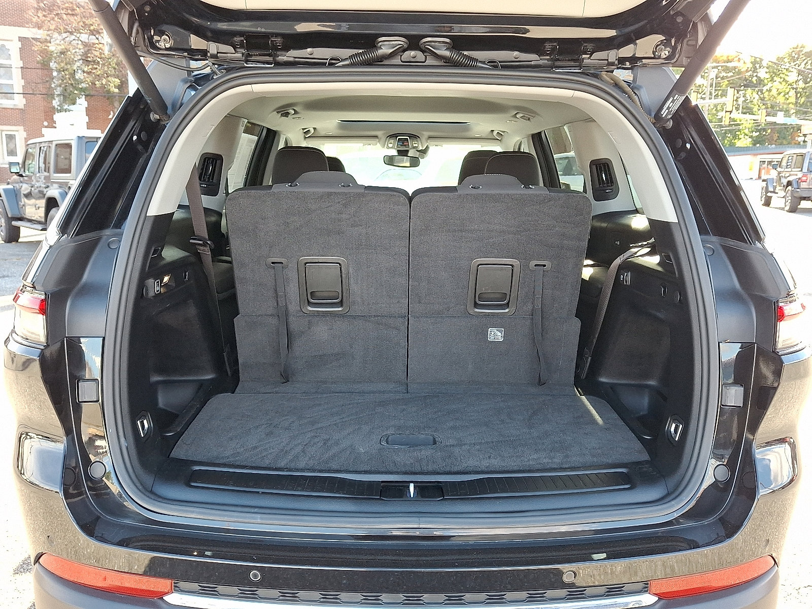 Used 2021 Jeep Grand Cherokee L Laredo w/ Luxury Tech Group I image 30