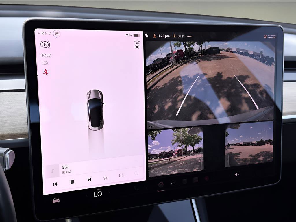 Used 2018 Tesla Model 3 Long Range image 9