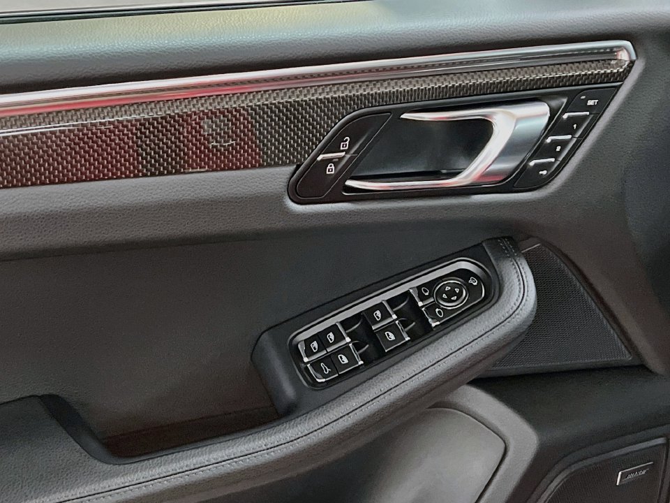 Certified 2026 Porsche Macan AWD/4WD image 20