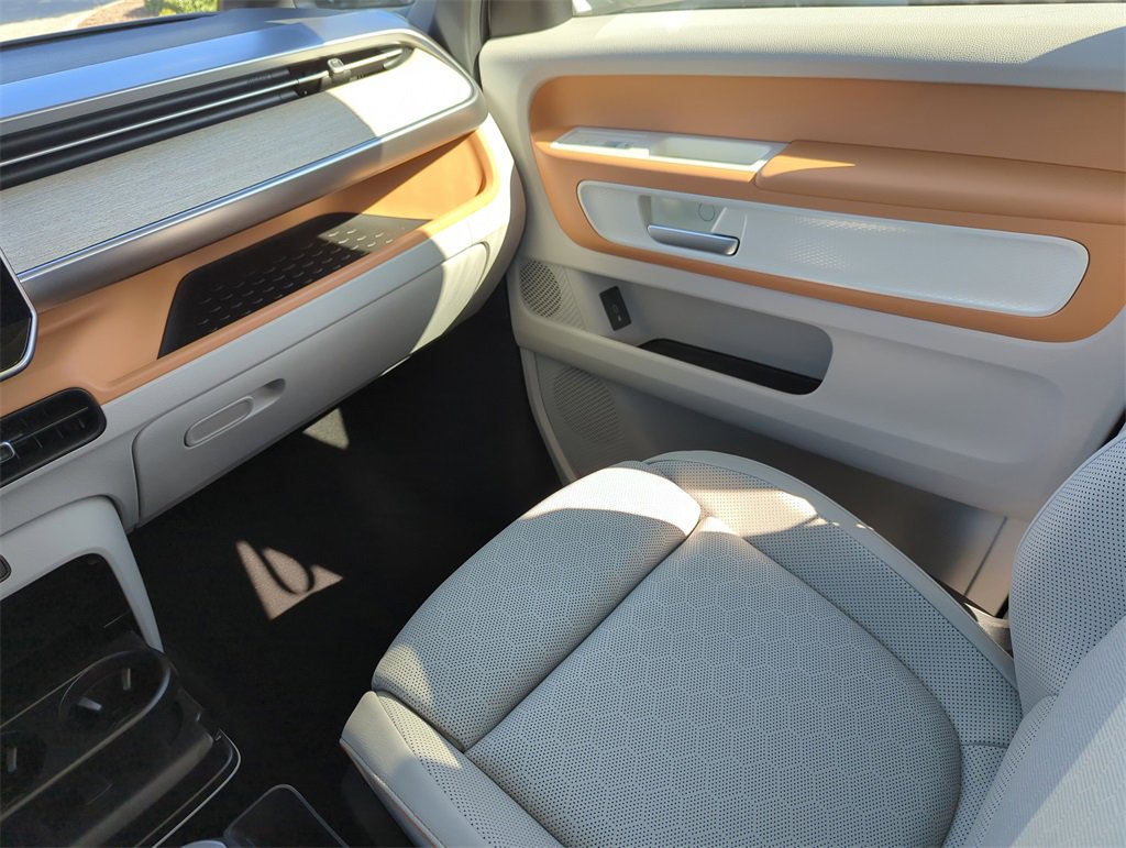 New 2025 Volkswagen ID. Buzz 1st Edition image 23