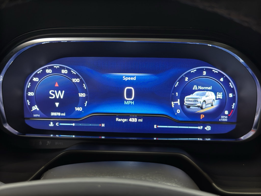 Used 2024 Chevrolet Suburban Z71 w/ Luxury Package AWD/4WD image 29