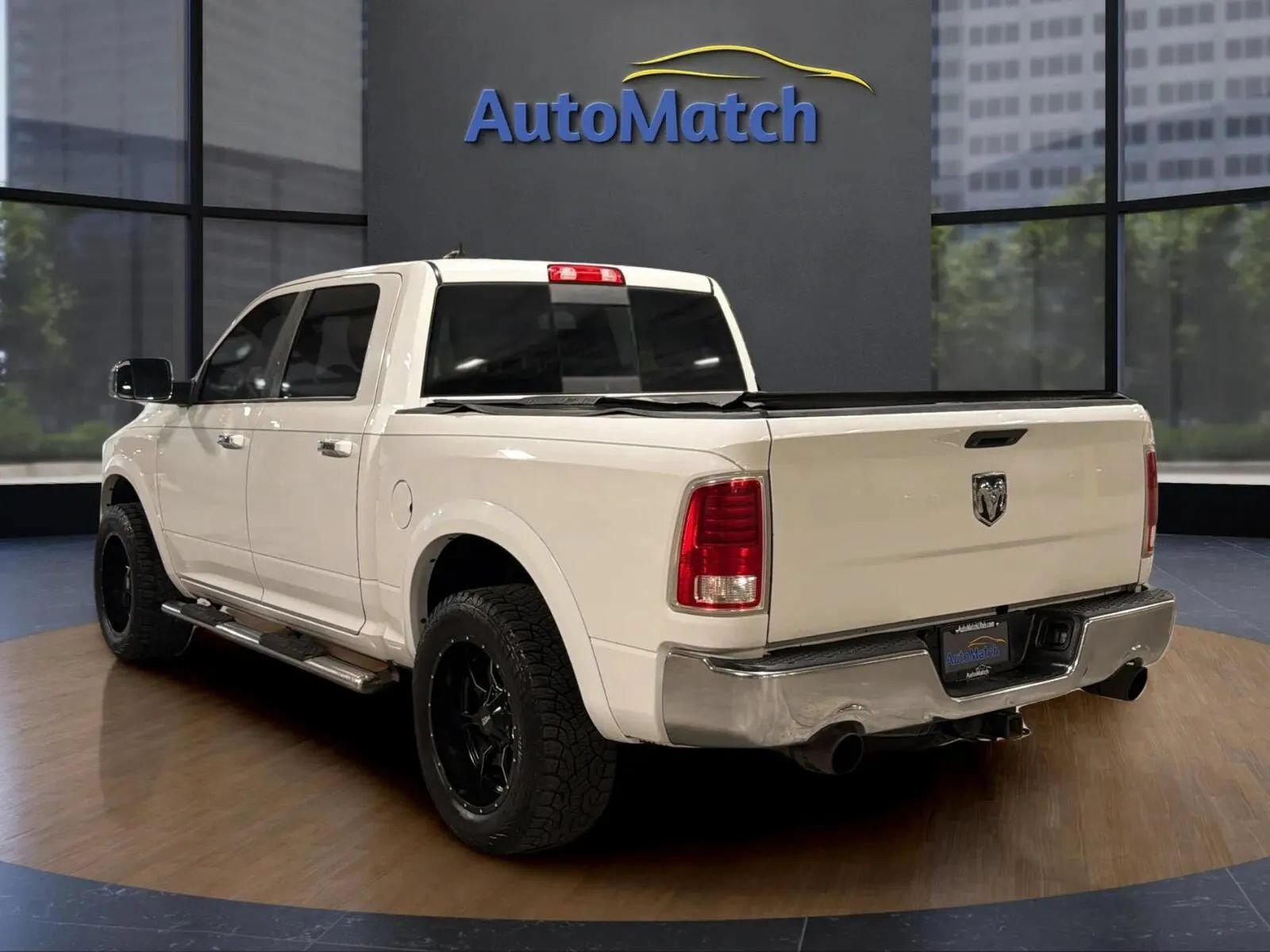Used 2017 RAM 1500 Laramie AWD/4WD image 9