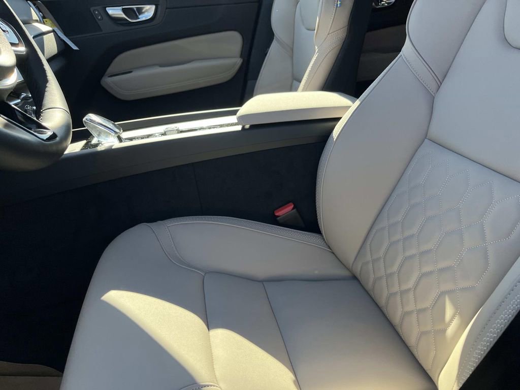 New 2026 Volvo XC60 B5 Plus w/ Climate Package image 24
