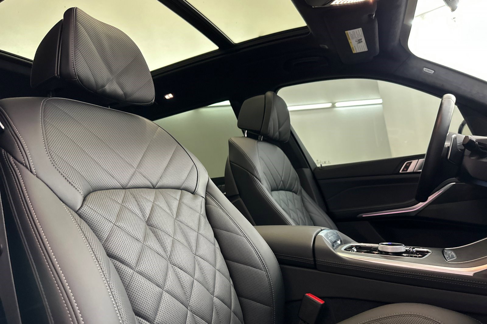 Certified 2025 BMW X7 xDrive40i w/ M Sport Package image 31