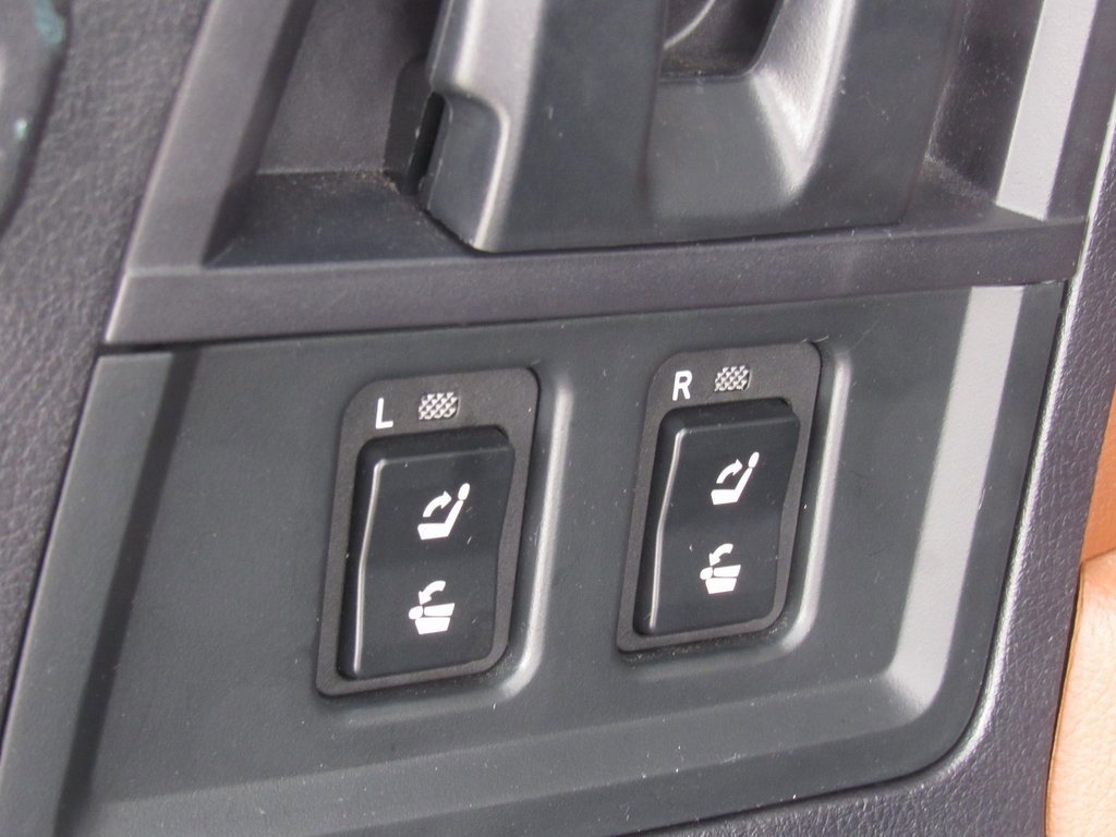 Used 2019 Toyota Sequoia Platinum image 25