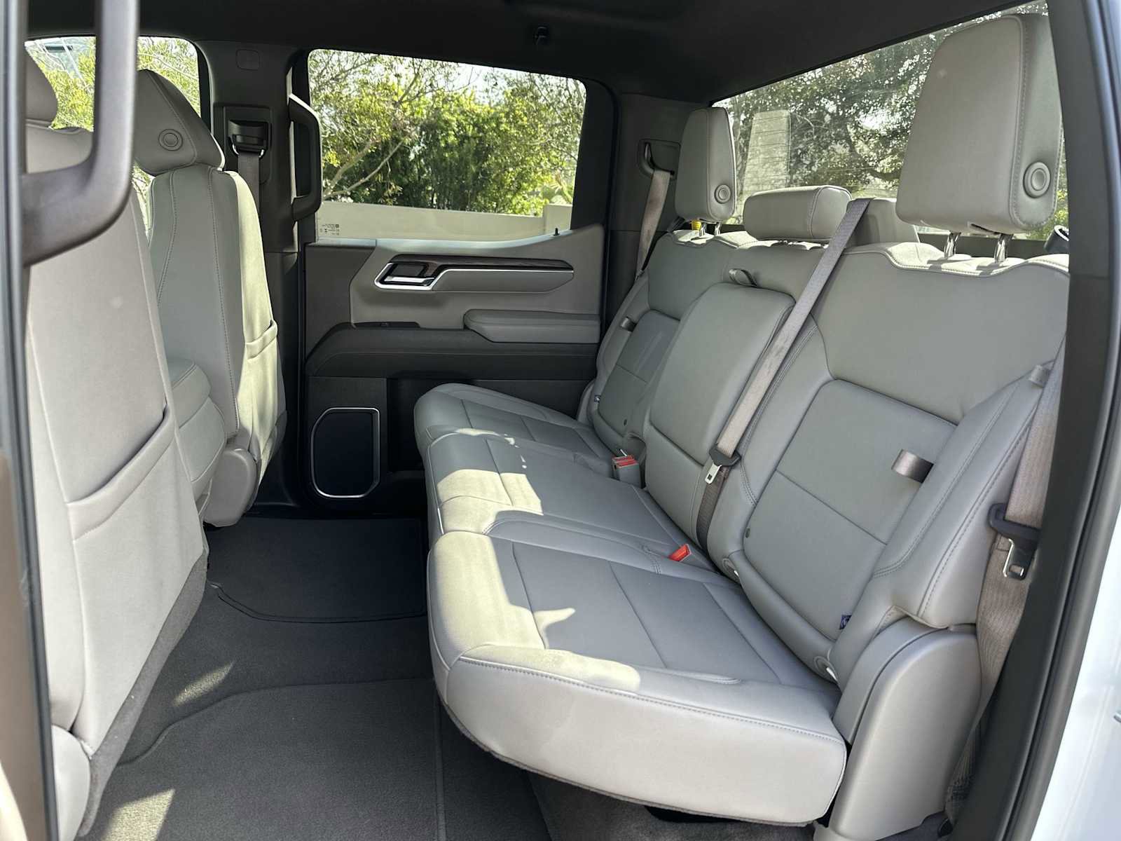 Certified 2025 GMC Sierra 1500 SLT image 17