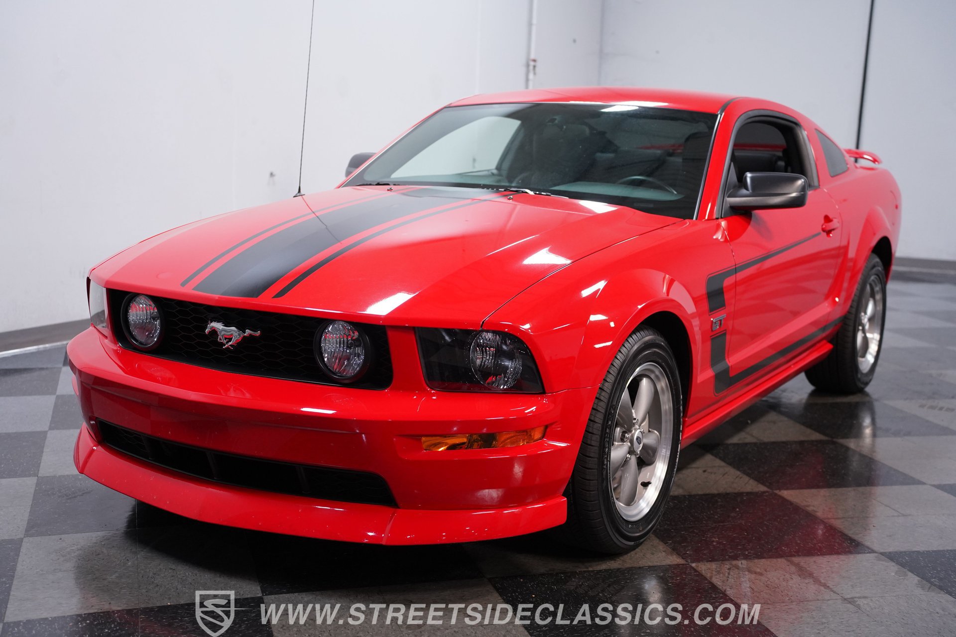 Used 2005 Ford Mustang GT RWD image 16