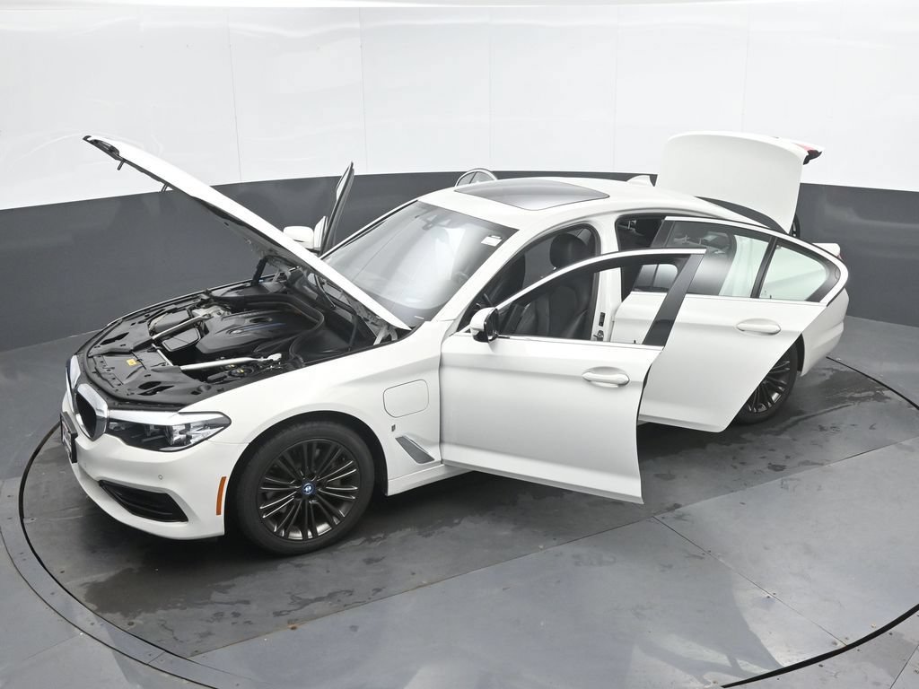 Used 2019 BMW 530e xDrive w/ Convenience Package AWD/4WD image 52