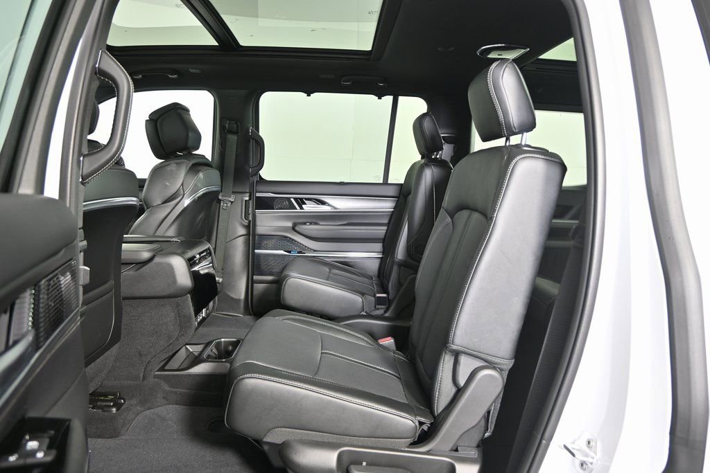 New 2026 Jeep Grand Wagoneer Summit w/ Premium Group III image 19