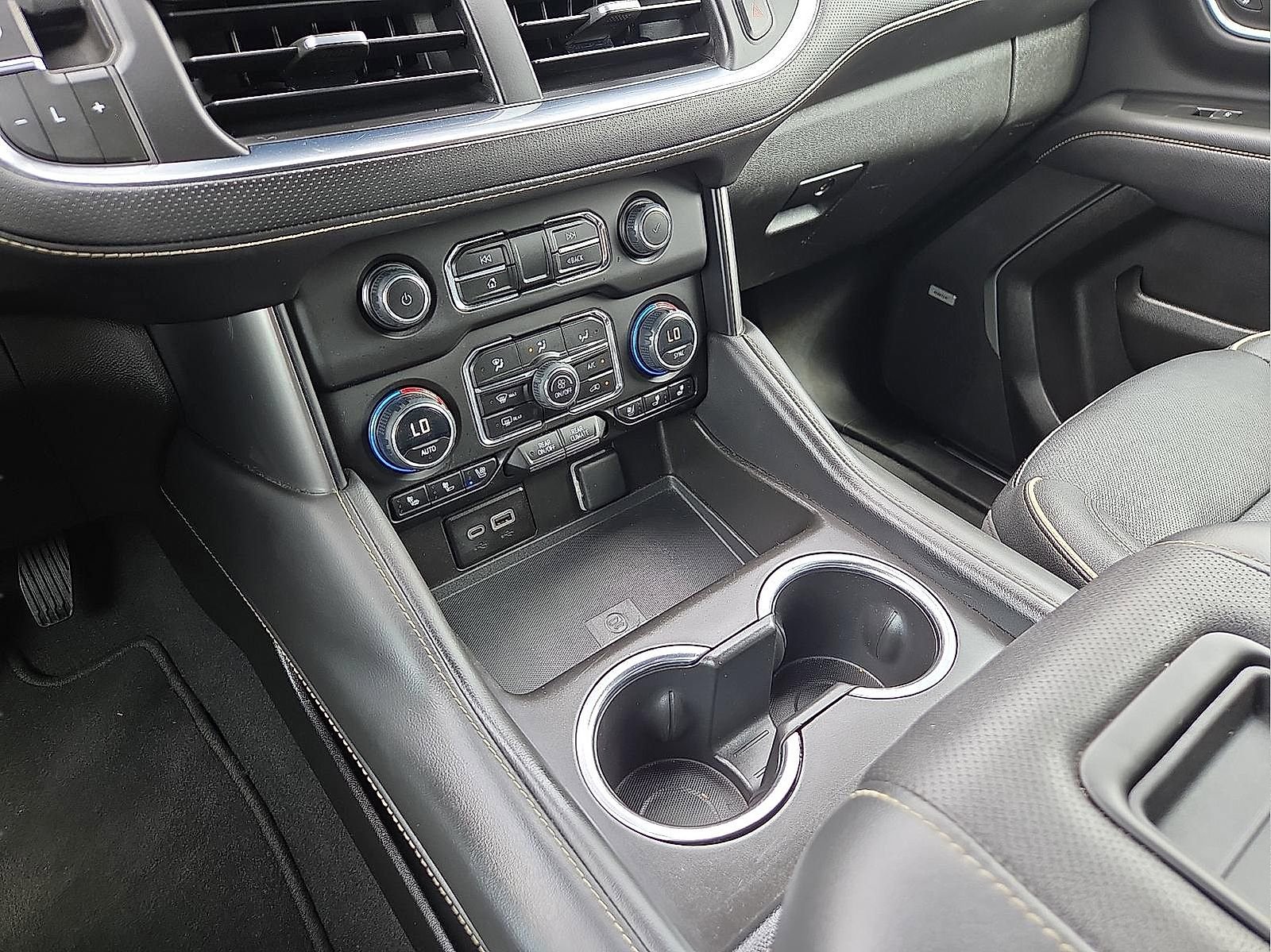 Used 2023 Chevrolet Suburban Premier image 25