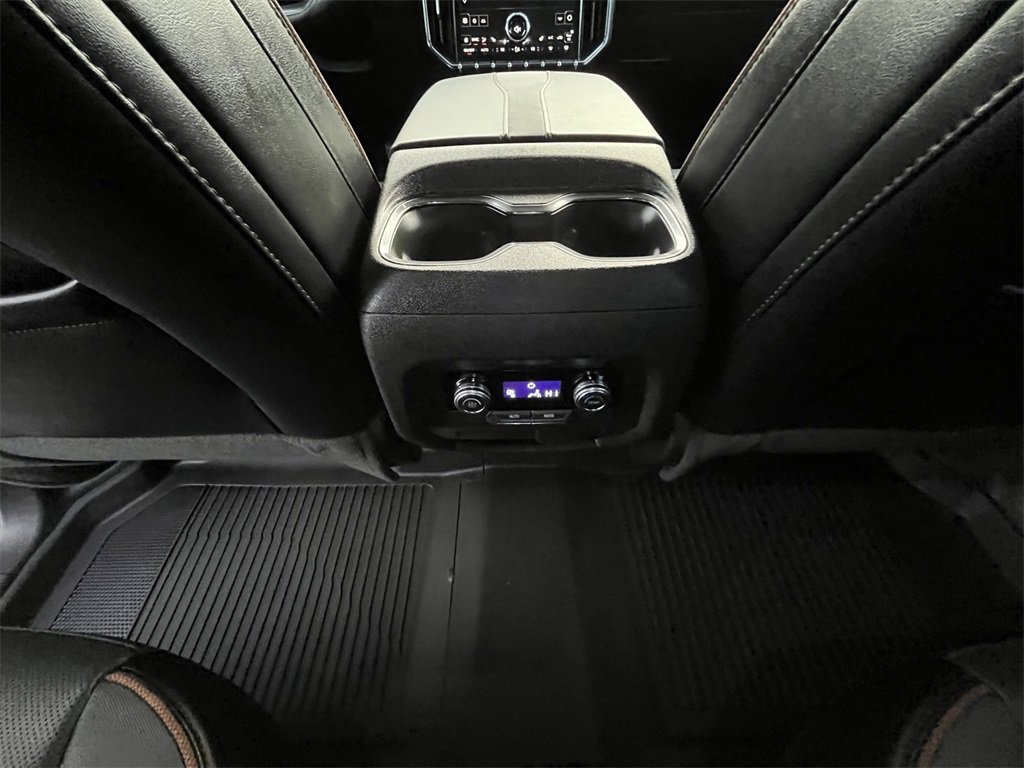 Used 2025 GMC Acadia AT4 image 24