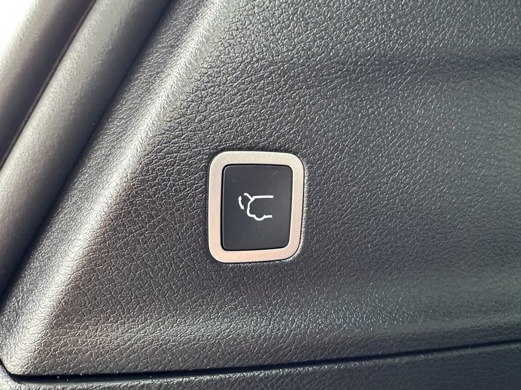 Used 2026 Chrysler Pacifica Limited FWD image 19