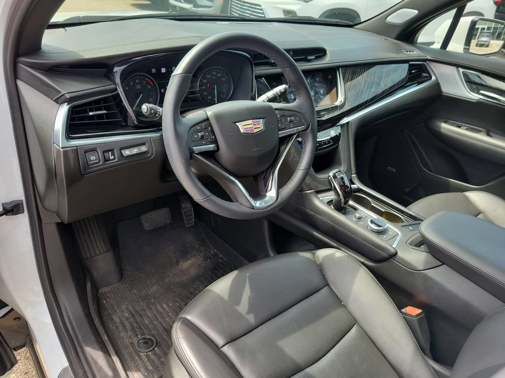 Used 2025 Cadillac XT6 Premium Luxury w/ Technology Package AWD/4WD image 18