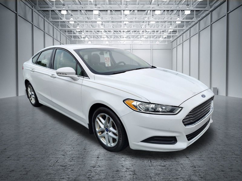 Used 2016 Ford Fusion SE FWD image 3