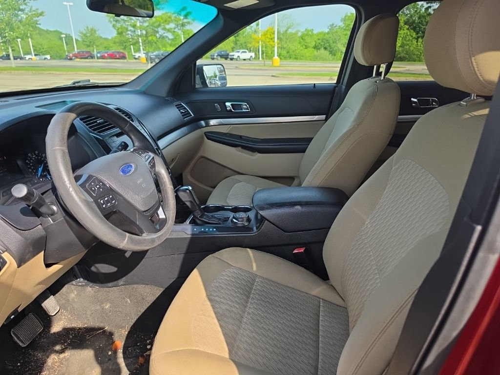 Used 2016 Ford Explorer 4WD image 3