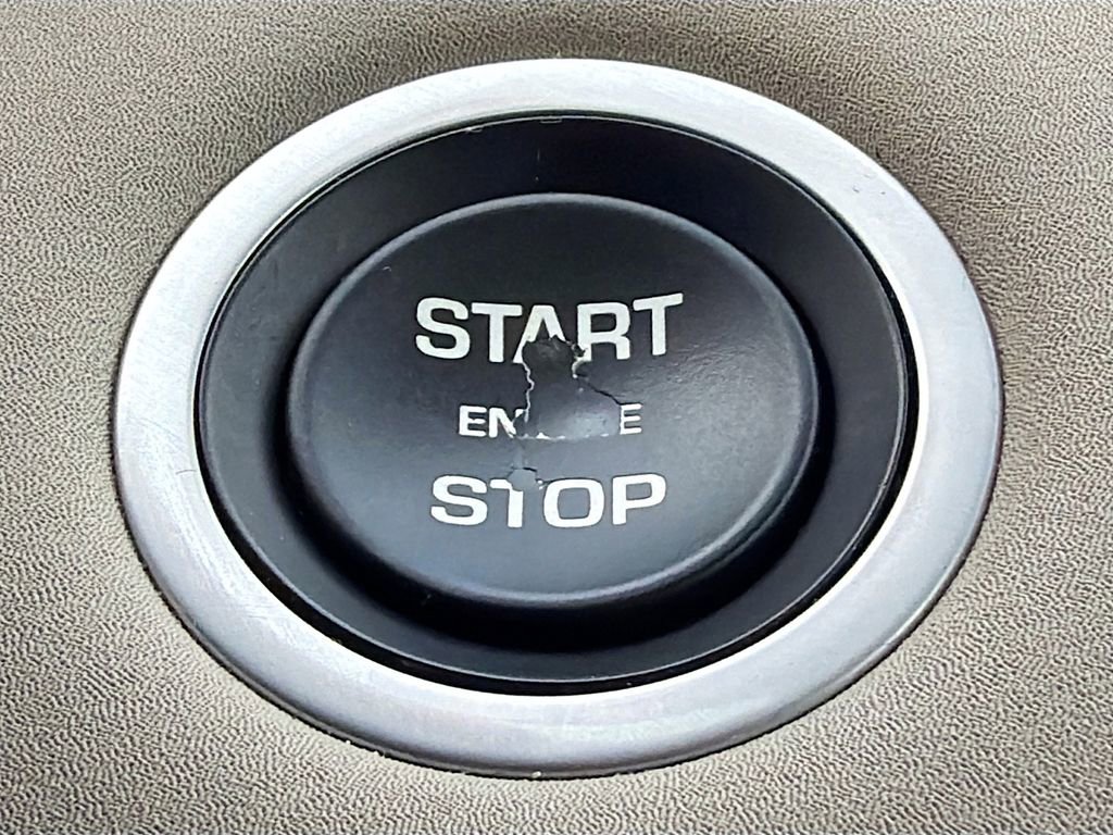 Used 2020 Land Rover Discovery Sport SE image 36