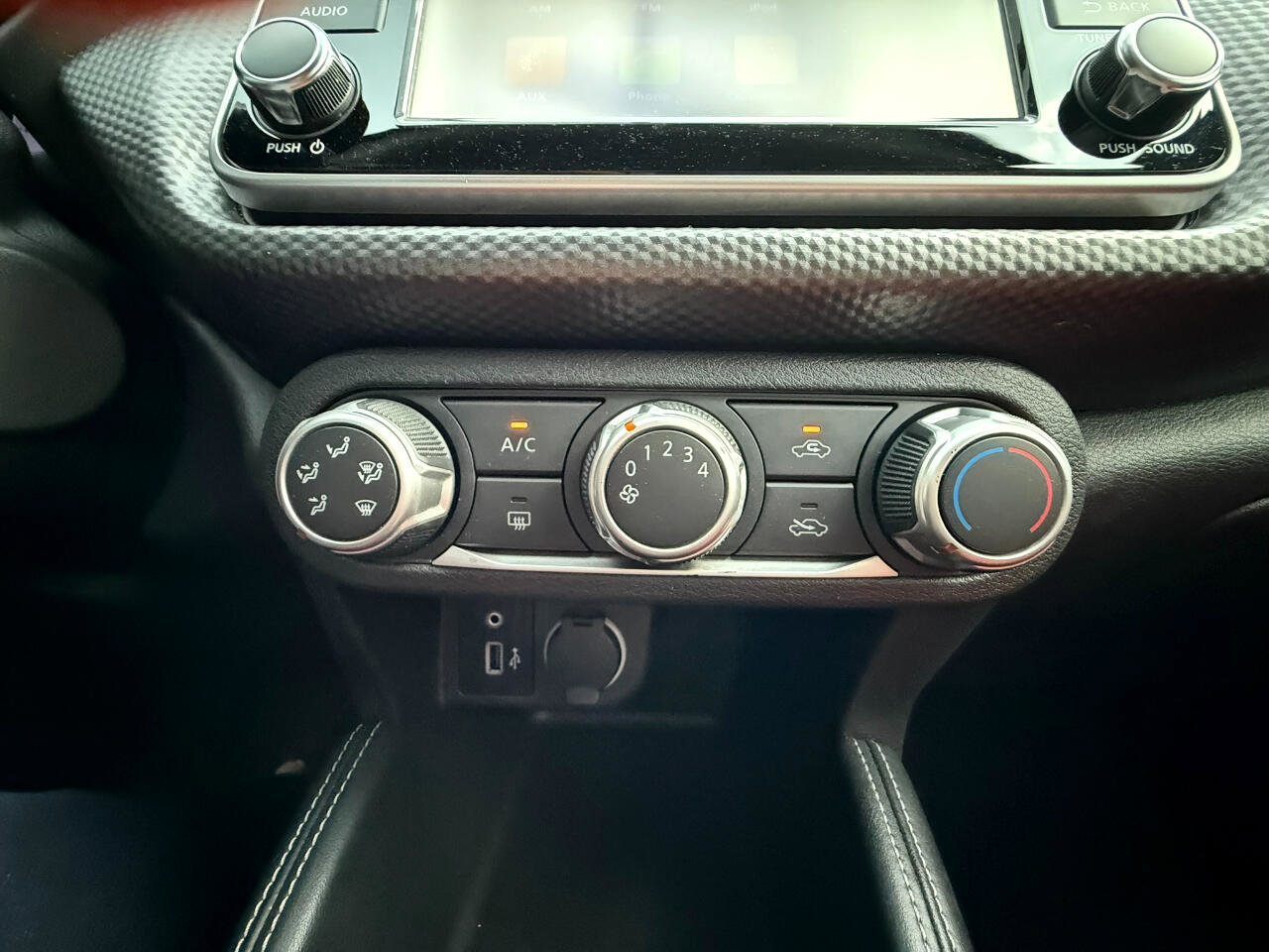 Used 2018 Nissan Kicks S image 22