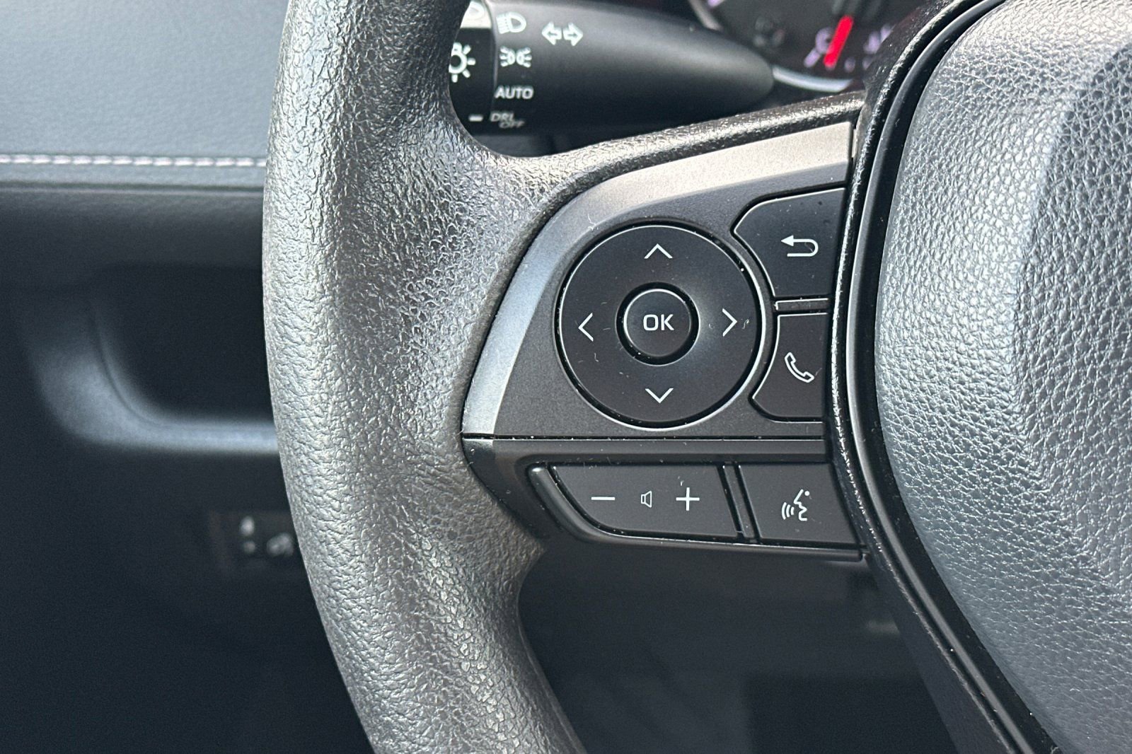 Used 2022 Toyota RAV4 XLE image 27