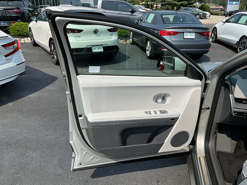 Used 2024 Hyundai Ioniq 5 Limited image 29