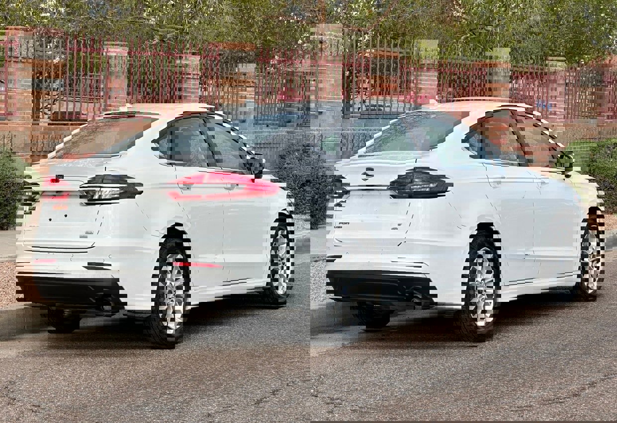 Used 2020 Ford Fusion SE image 9