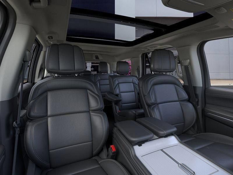 New 2025 Lincoln Navigator Reserve AWD/4WD image 10