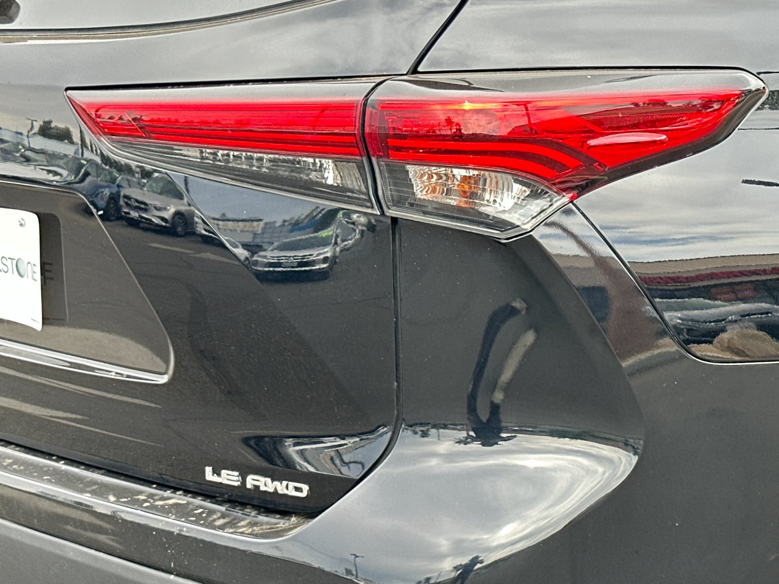 Used 2023 Toyota Highlander LE AWD/4WD image 27