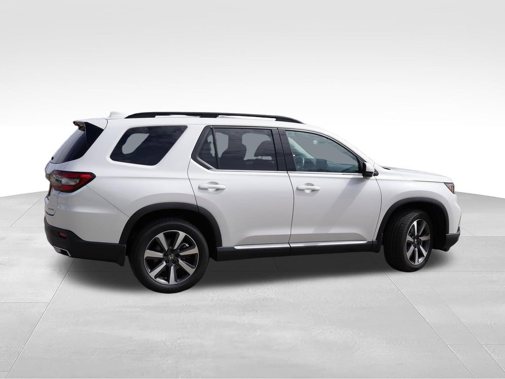 Used 2023 Honda Pilot Touring image 4