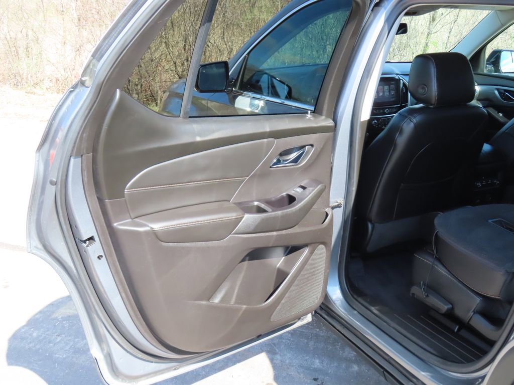 Used 2019 Chevrolet Traverse LT w/ LT Premium Package AWD/4WD image 29