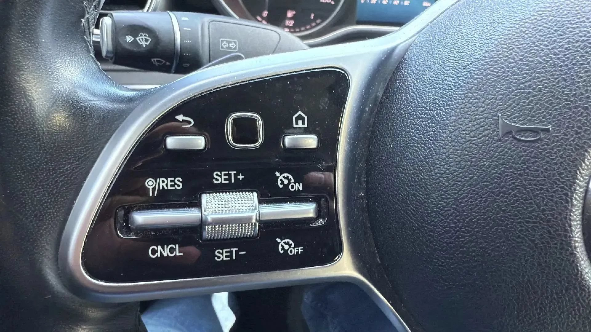 Used 2019 Mercedes-Benz C 300 4MATIC Sedan image 12
