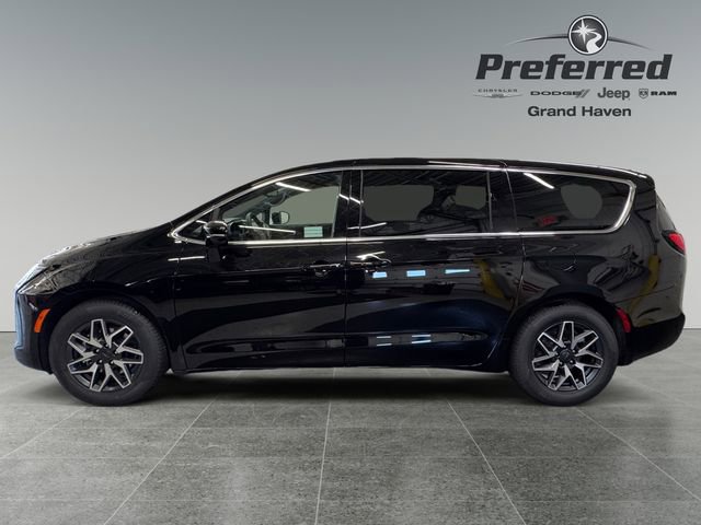 New 2027 Chrysler Pacifica Limited FWD image 9