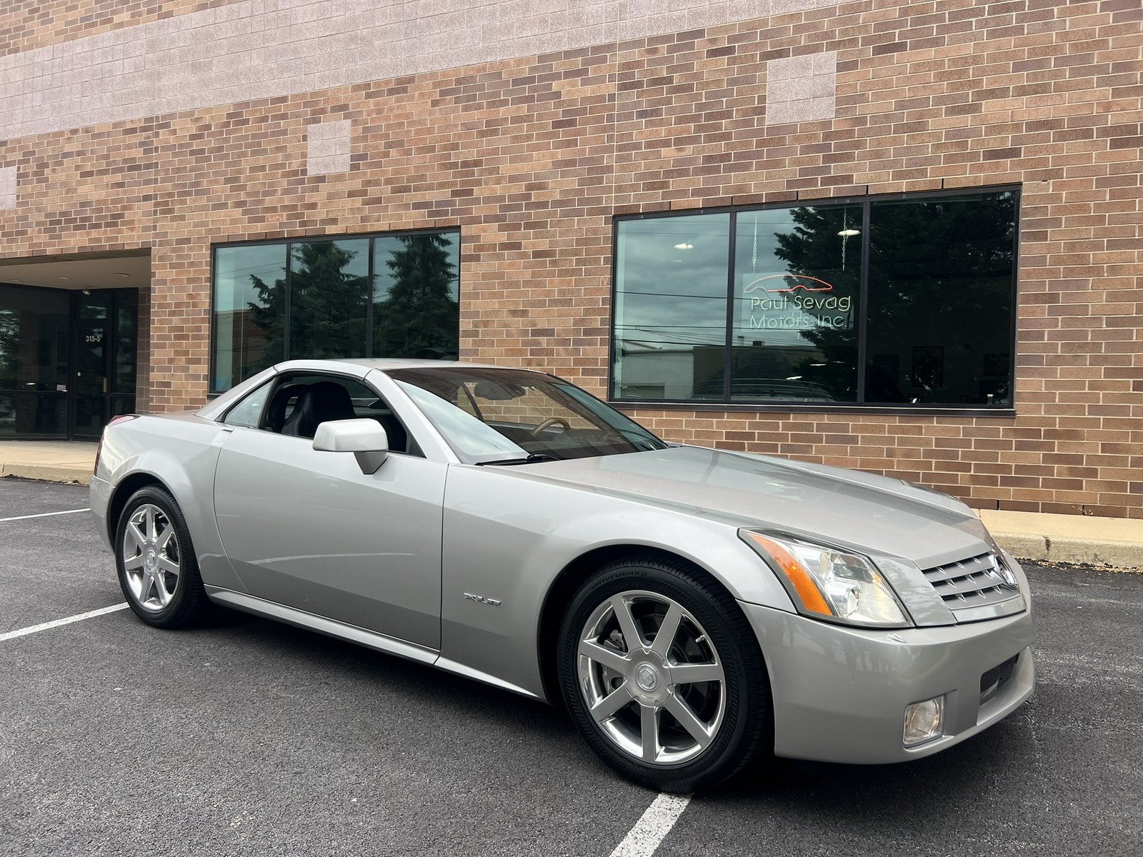 Used 2004 Cadillac XLR RWD image 47