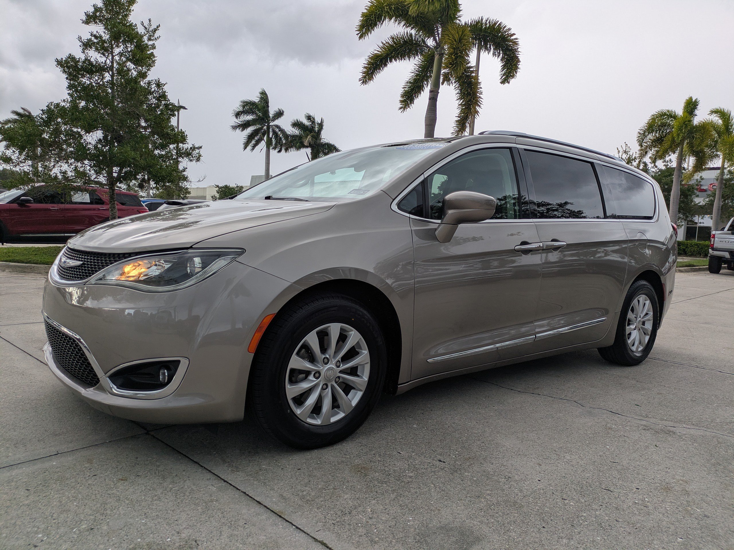 Used 2018 Chrysler Pacifica Touring-L FWD image 7
