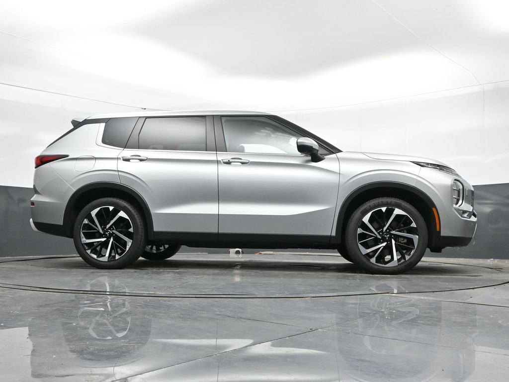 Used 2024 Mitsubishi Outlander SE AWD/4WD image 42