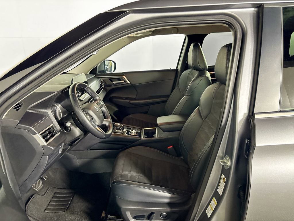 Used 2024 Mitsubishi Outlander SE image 11