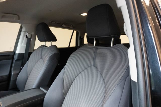 Used 2022 Toyota Highlander L FWD image 19