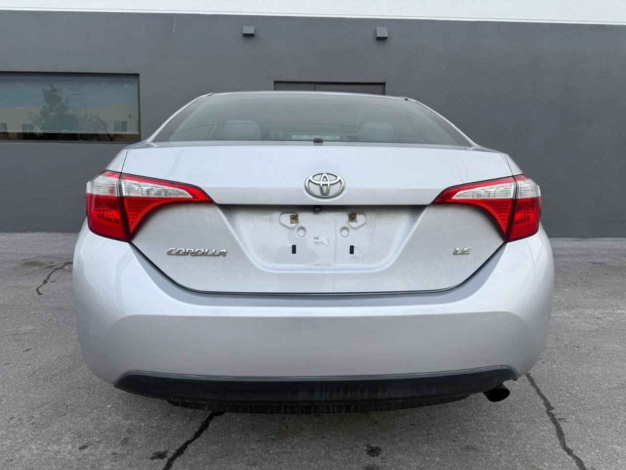 Used 2015 Toyota Corolla LE FWD image 12