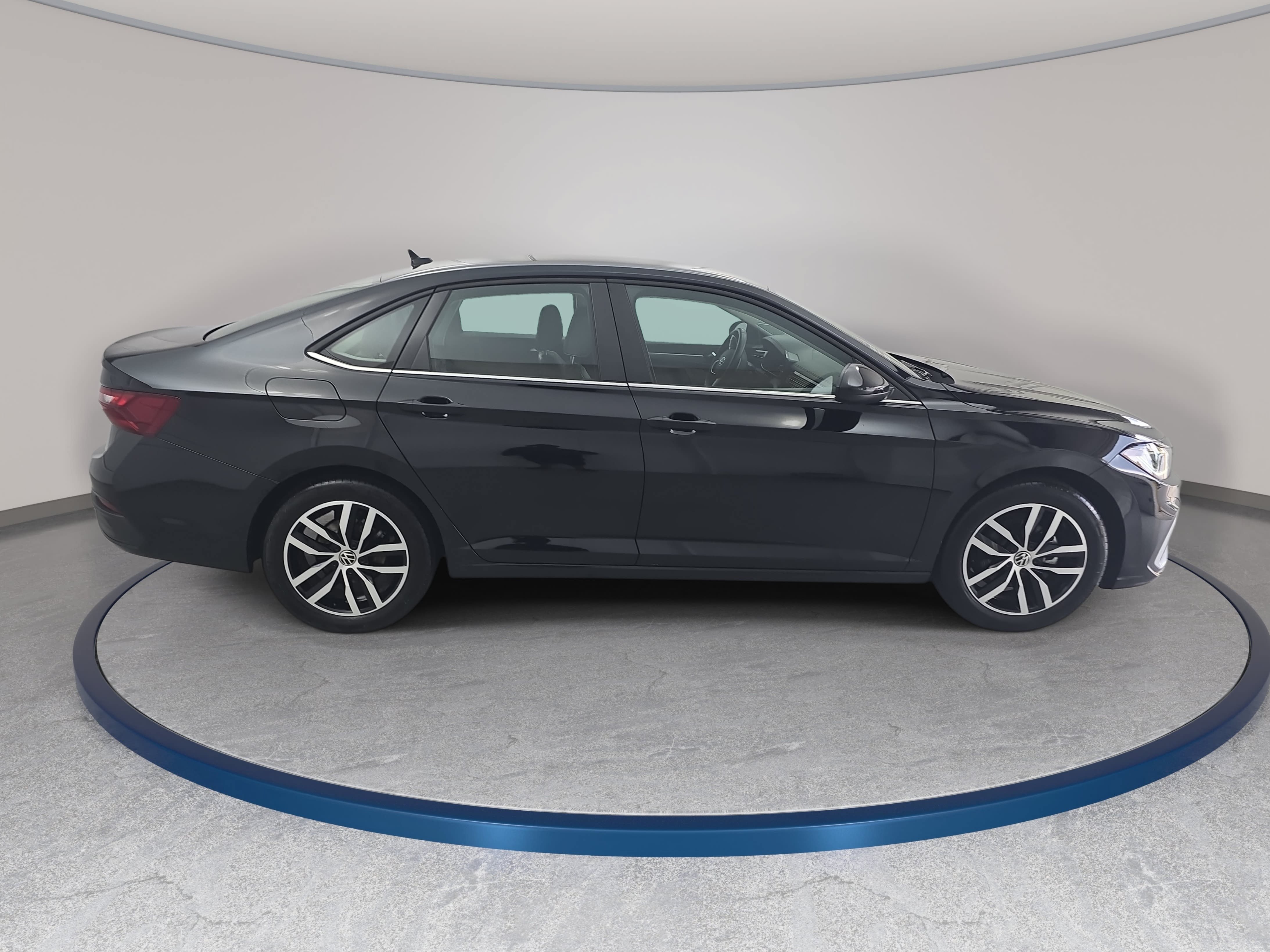 Certified 2025 Volkswagen Jetta SE FWD image 4