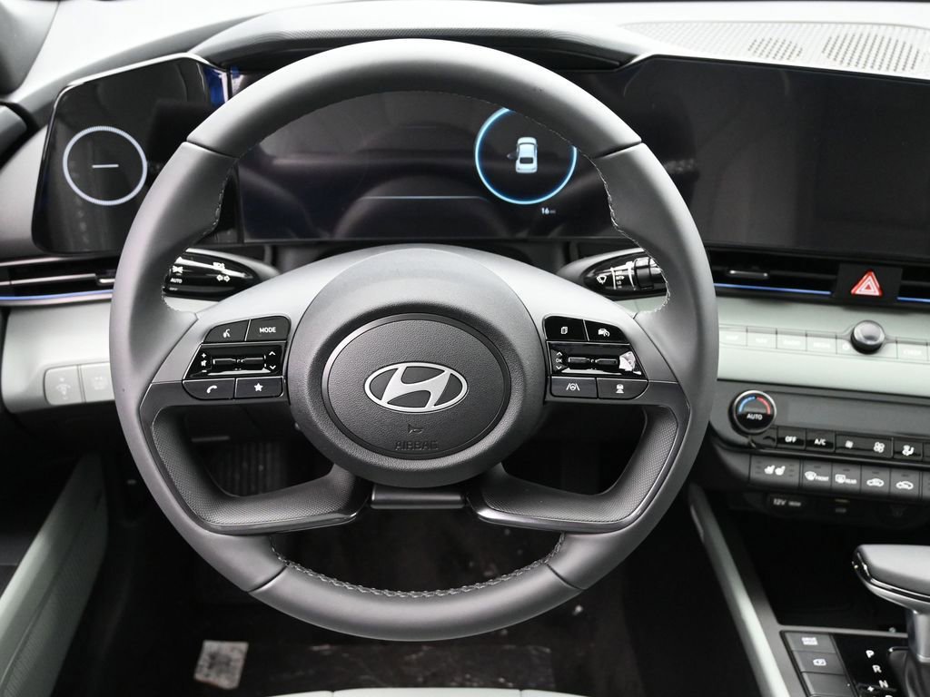 Used 2025 Hyundai Elantra Limited FWD image 21
