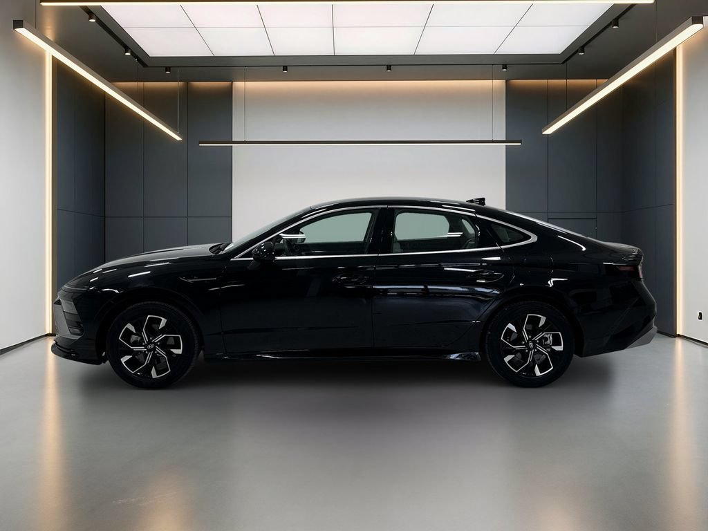 Certified 2025 Hyundai Sonata SEL FWD image 2
