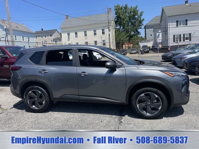 Used 2024 Nissan Rogue SV AWD/4WD image 3