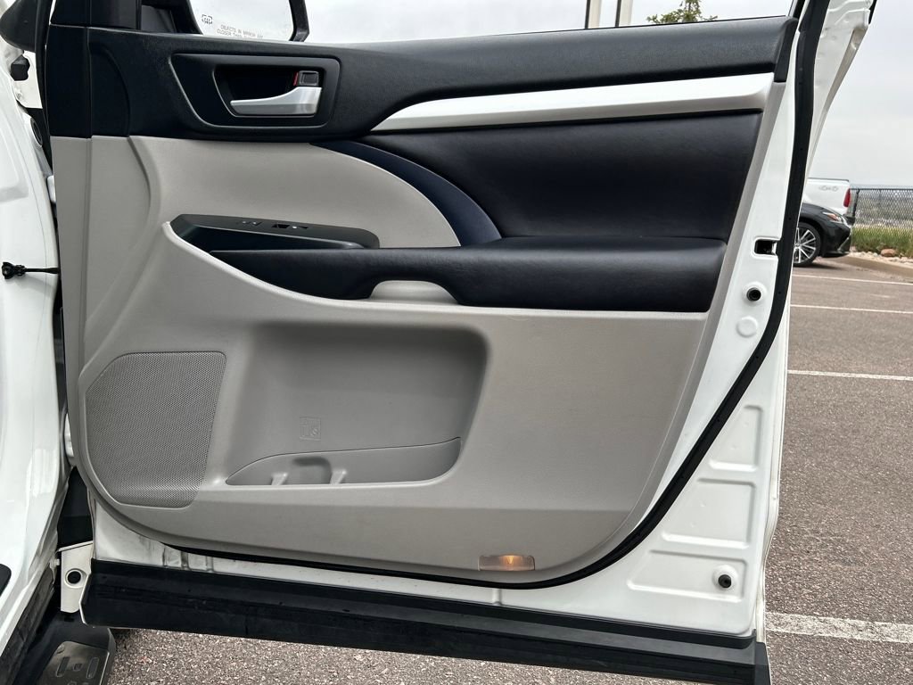 Used 2016 Toyota Highlander XLE image 34