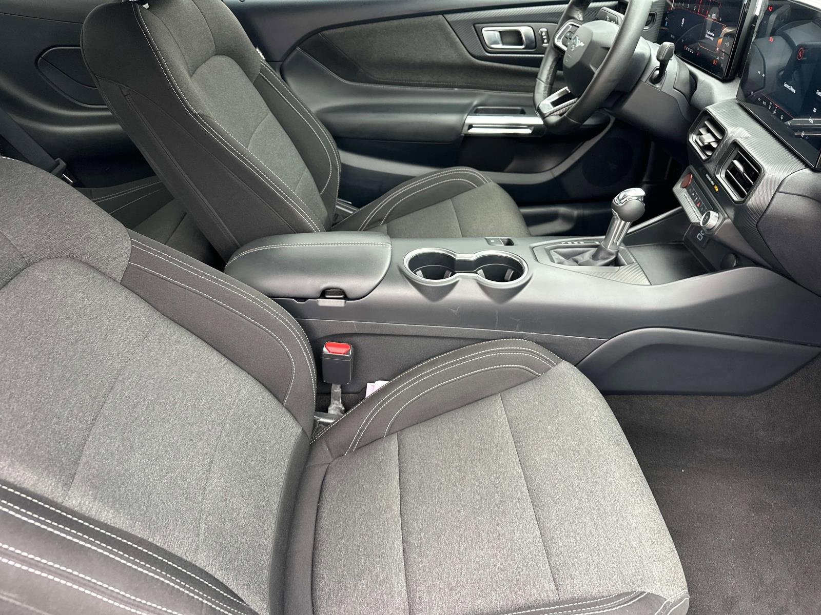 Used 2024 Ford Mustang Coupe image 4